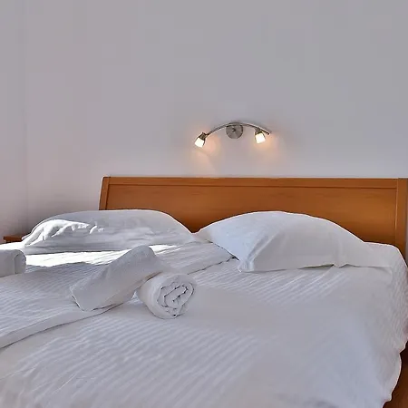 Apartman Galli S Pogledom Na Grad Rab Apartment Banjol