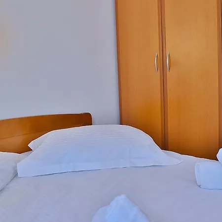 Galli S Pogledom Na Grad Rab * Banjol