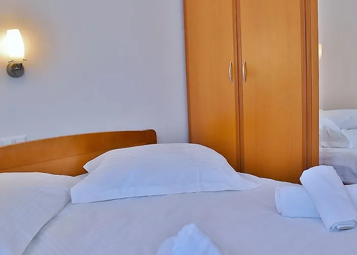 Galli S Pogledom Na Grad Rab * Banjol